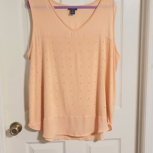 2X Sleeveless 🍑 peach shirt.